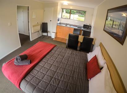 Self-Contained 1-bedroom
Mt. Aspiring Holiday Park