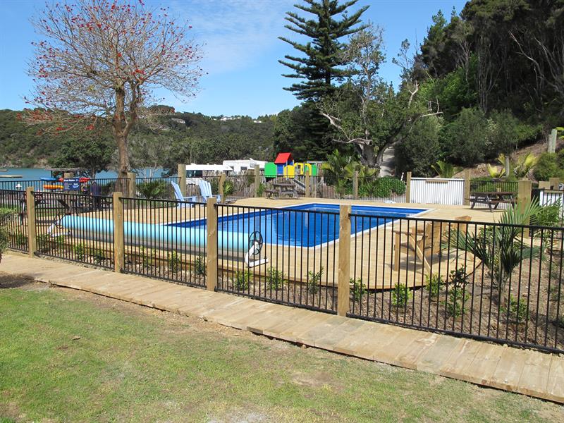 Unique Bay Of Islands Holiday Apartments And Campervan Park Paihia for Small Space