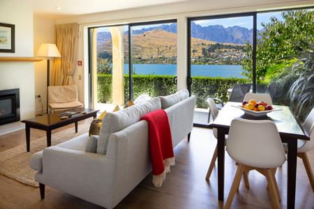 1 BR Suite Lakefront dining & living Feb 2021
Villa del Lago