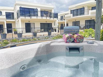 Relaxing Spa Pool
Ocean Breeze