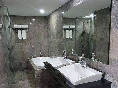 Presidential Suite Bathroom
Swiss-Belhotel Lampung