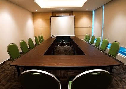 Meeting Room
Zest Parang Raja, Solo