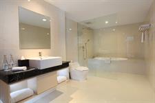 Business Suite Bathroom
Swiss-Belhotel Makassar
