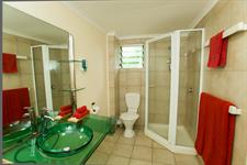 Edgewater Resort - Garden Room Bathroom
The Edgewater Resort & Spa