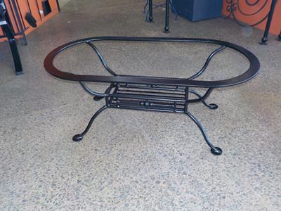 Table: oval coffee table
Iron Design