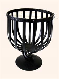 Basket: tall fruit bowl
Iron Design
