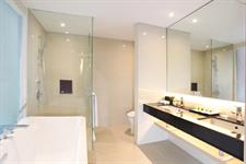Suite Bathroom
Swiss-Belinn Modern Cikande