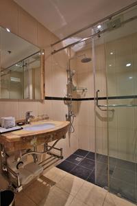 Bathroom
Swiss-Belhotel Blulane