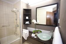 DH Coachman - Standard Hotel Room Bathroom 060
Distinction Coachman Hotel Palmerston North