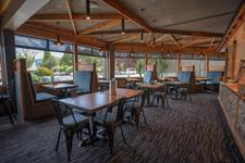 DH Luxmore - Bailiez Cafe & Bar DT1475
Distinction Luxmore Hotel Lake Te Anau