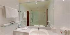 Dunedin Leisure Lodge Bathroom with Shower over Bath MD2021
Dunedin Leisure Lodge - A Distinction Hotel