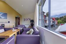 DH Fox Glacier - Lounge with exterior view RM8062
Distinction Fox Glacier Te Weheka Hotel