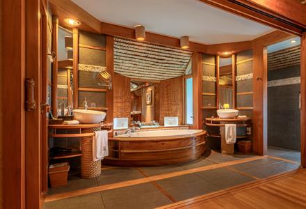 Le Taha'a by Pearl Resorts - Sunset Overwater Suite - Bathroom
Le Taha'a by Pearl Resorts