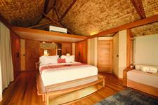 Le Taha'a by Pearl Resorts - End of Pontoon Overwater Suite - Bedroom
Le Taha'a by Pearl Resorts