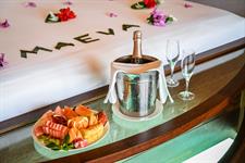 Canoe Breakfast - Room Service - Le Bora Bora by Pearl Resorts
Le Bora Bora by Pearl Resorts