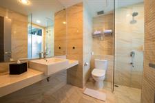 Guestroom Bathroom
Swiss-Belcourt Kupang