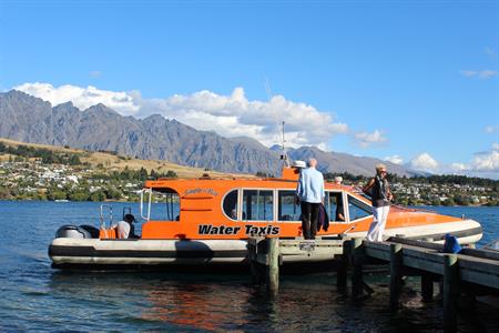Water taxi
Villa del Lago