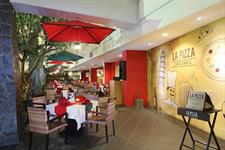 La Pizza
Swiss-Belinn Panakkukang Makassar