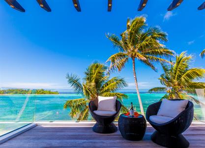 Beachfront villa - master bedroom balcony
Crystal Blue Lagoon Villas