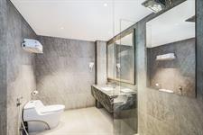 Suite Bathroom
Swiss-Belcourt Lombok