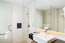 Grand Deluxe Bathroom
Swiss-Belinn Modern Cikande