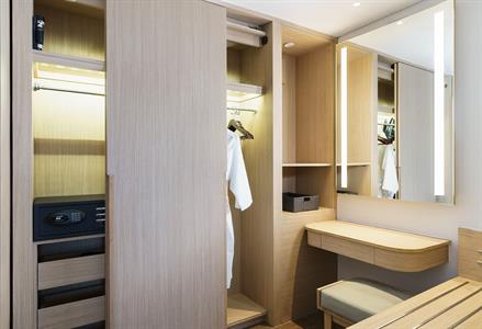 Modern Suite Wardrobe
Swiss-Belinn Modern Cikande